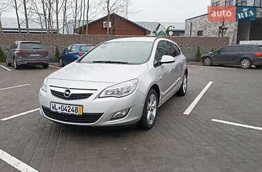 Универсал Opel Astra 2012 в Житомире