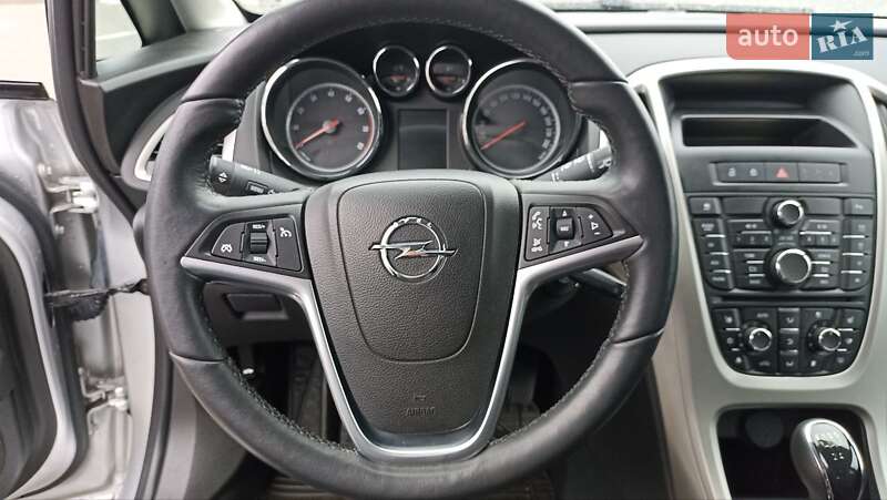 Універсал Opel Astra 2012 в Житомирі