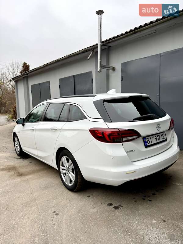 Універсал Opel Astra 2018 в Полтаві