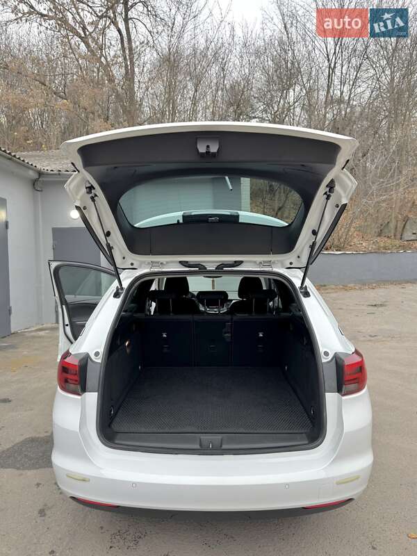 Універсал Opel Astra 2018 в Полтаві