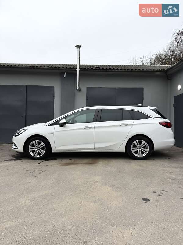 Універсал Opel Astra 2018 в Полтаві