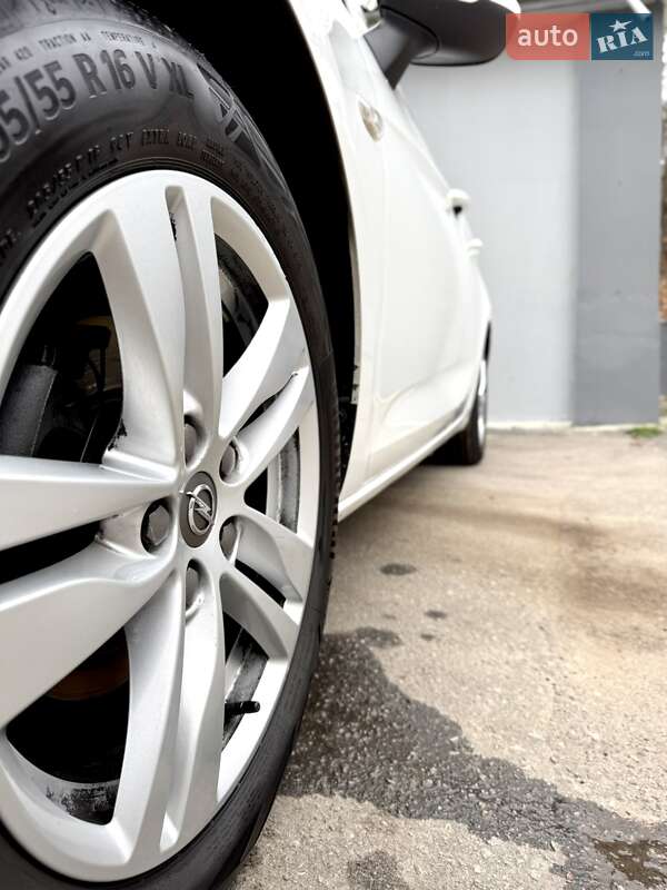 Універсал Opel Astra 2018 в Полтаві