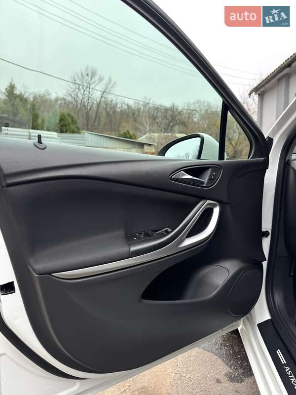 Універсал Opel Astra 2018 в Полтаві