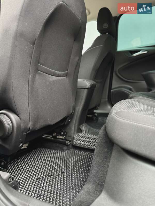 Універсал Opel Astra 2018 в Полтаві