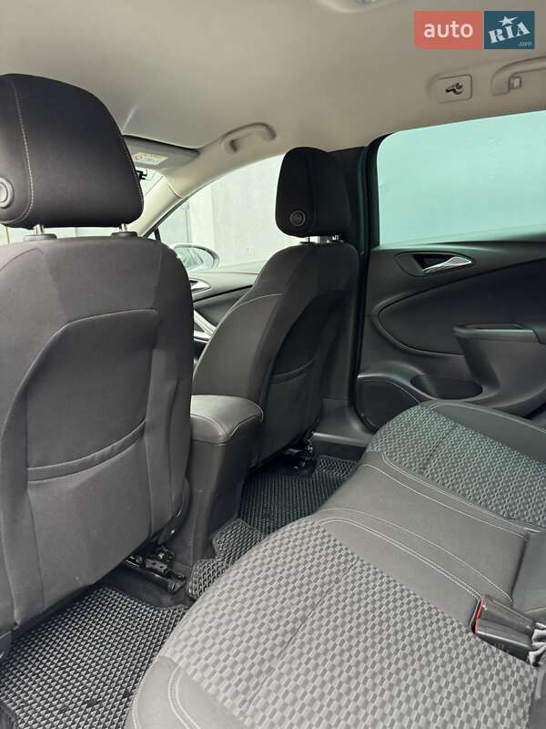 Універсал Opel Astra 2018 в Полтаві