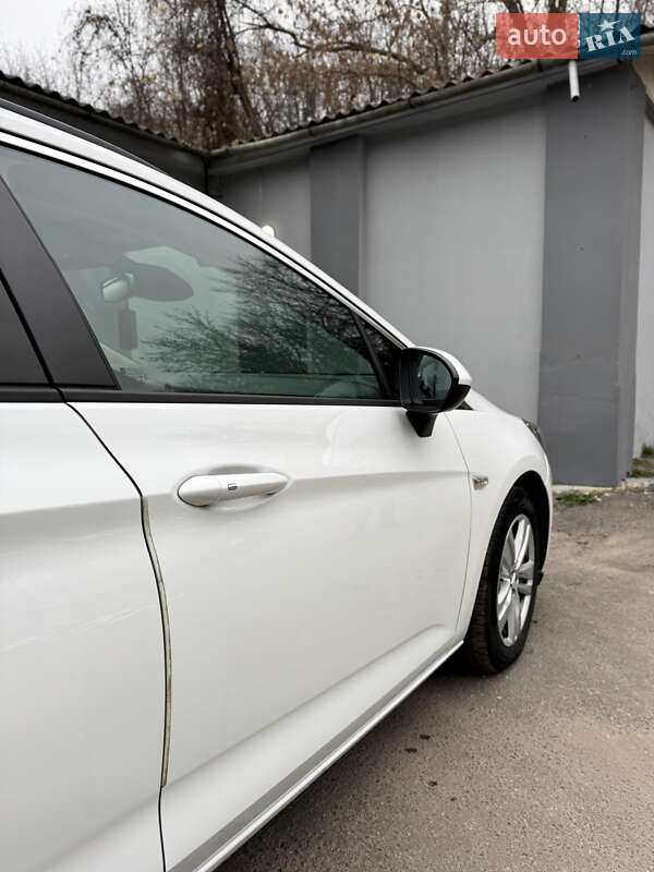 Універсал Opel Astra 2018 в Полтаві