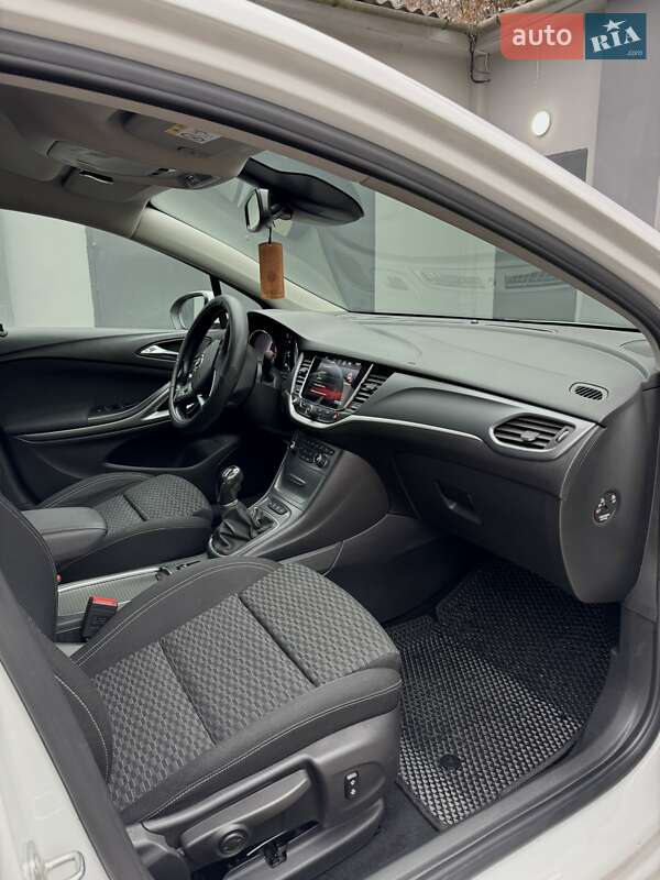 Універсал Opel Astra 2018 в Полтаві