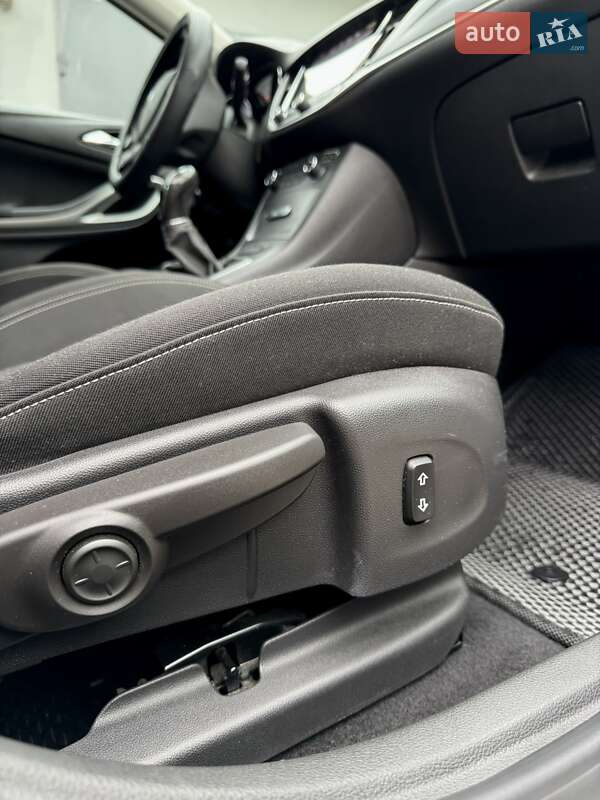 Універсал Opel Astra 2018 в Полтаві