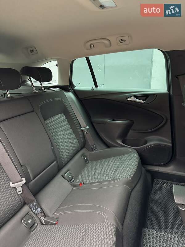 Універсал Opel Astra 2018 в Полтаві