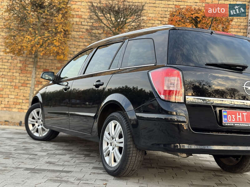 Універсал Opel Astra 2009 в Луцьку