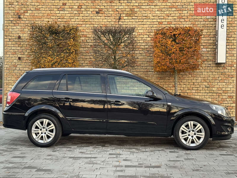 Універсал Opel Astra 2009 в Луцьку