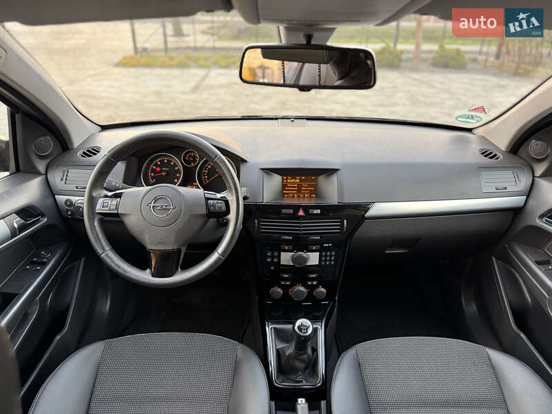 Універсал Opel Astra 2009 в Луцьку