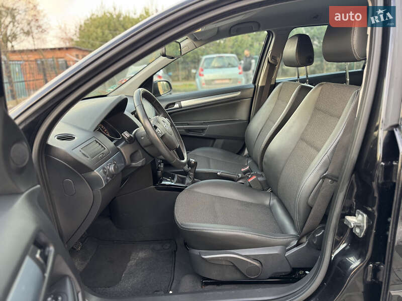 Універсал Opel Astra 2009 в Луцьку