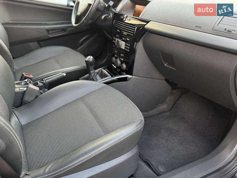 Універсал Opel Astra 2009 в Луцьку