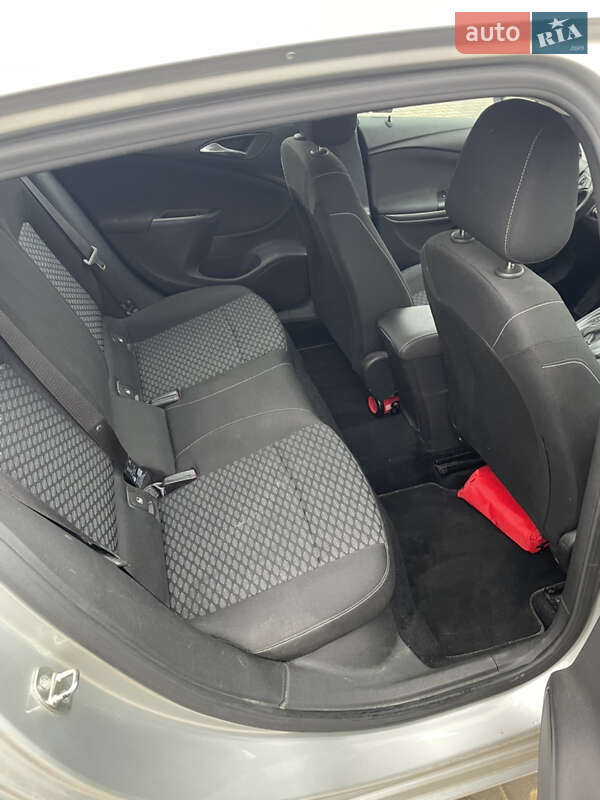 Хэтчбек Opel Astra 2017 в Киеве фото 10 Хэтчбек Opel Astra 2017 в Киеве