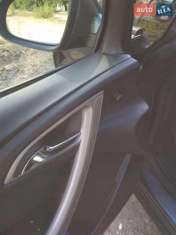 Универсал Opel Astra 2011 в Запорожье