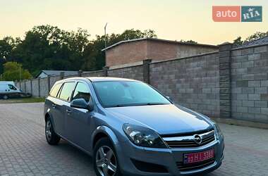 Універсал Opel Astra 2010 в Луцьку