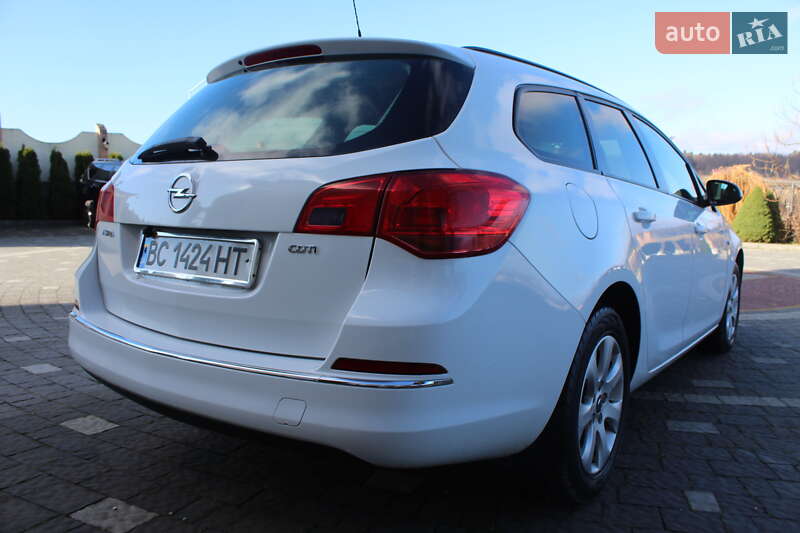 Універсал Opel Astra 2013 в Трускавці