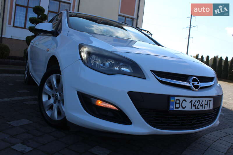 Універсал Opel Astra 2013 в Трускавці