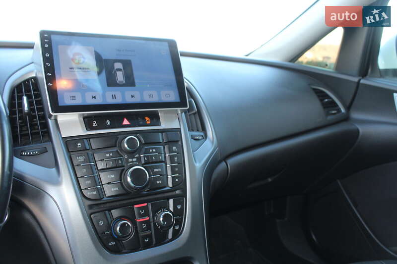 Універсал Opel Astra 2013 в Трускавці