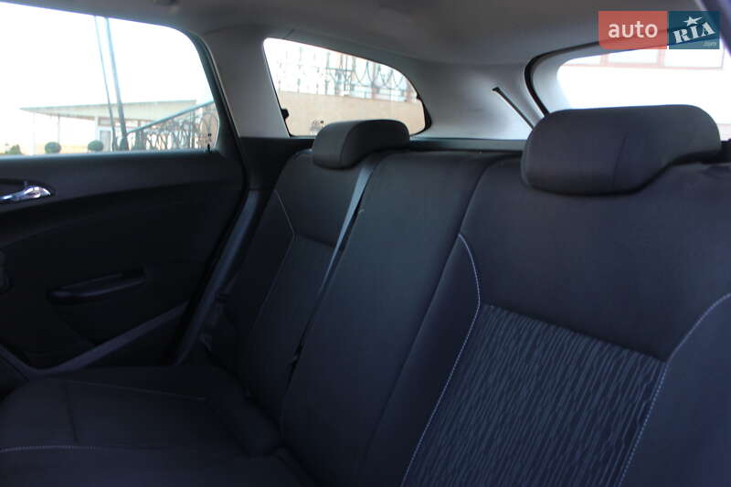 Універсал Opel Astra 2013 в Трускавці