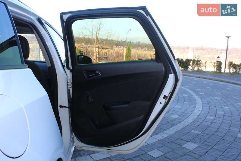 Універсал Opel Astra 2013 в Трускавці