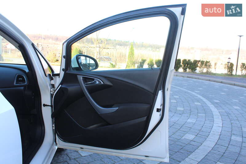 Універсал Opel Astra 2013 в Трускавці