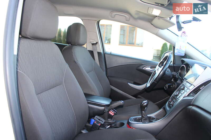 Універсал Opel Astra 2013 в Трускавці