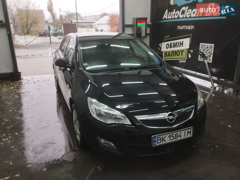 Хетчбек Opel Astra 2010 в Здолбуніві