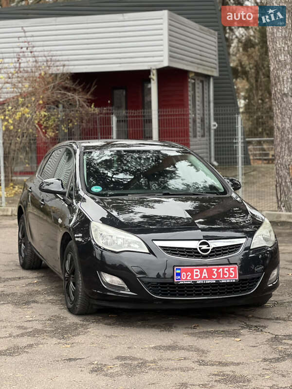 Opel Astra 2011