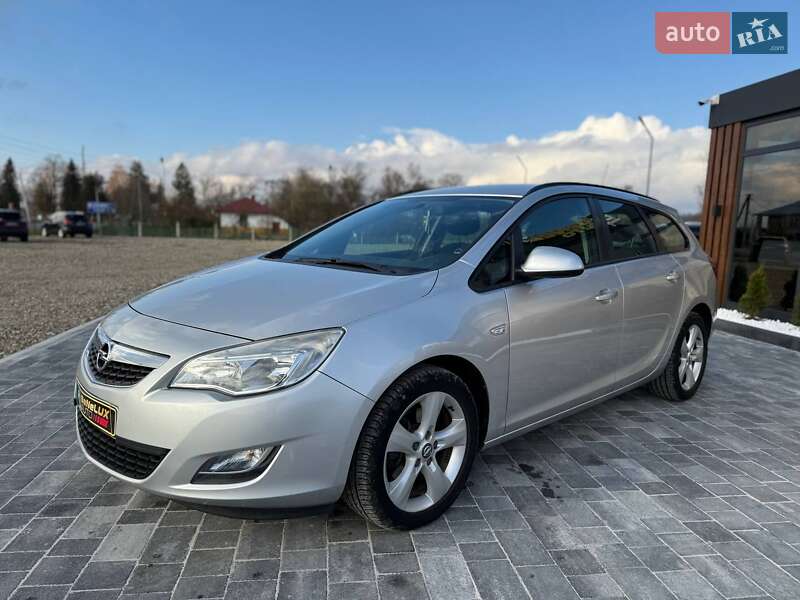 Універсал Opel Astra 2012 в Коломиї