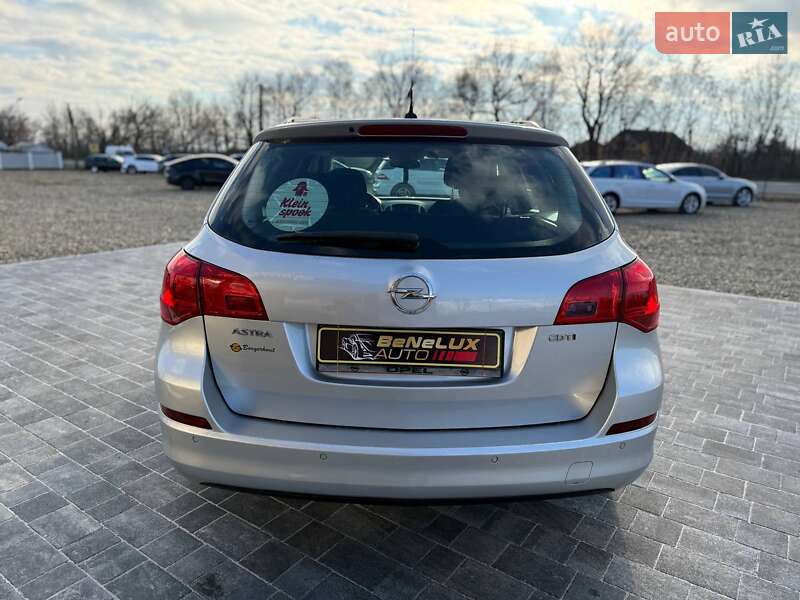 Універсал Opel Astra 2012 в Коломиї