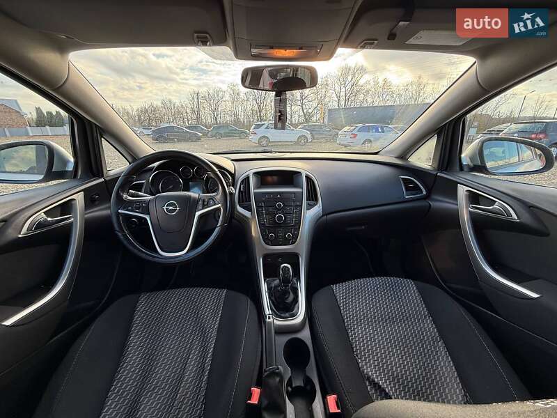 Універсал Opel Astra 2012 в Коломиї