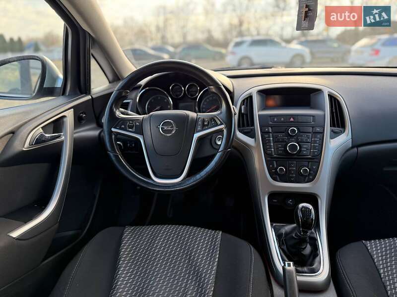 Універсал Opel Astra 2012 в Коломиї