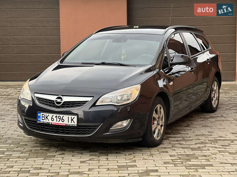 Универсал Opel Astra 2011 в Ровно