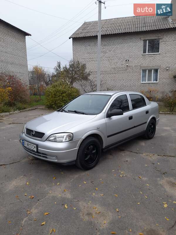 Седан Opel Astra 2005 в Вознесенске