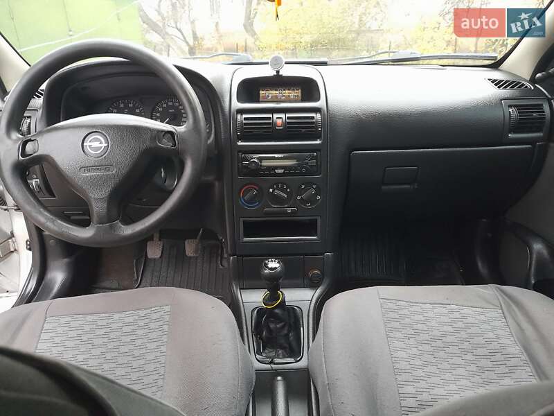 Седан Opel Astra 2005 в Вознесенске