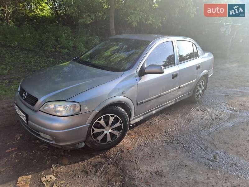 Седан Opel Astra 2003 в Нетешине