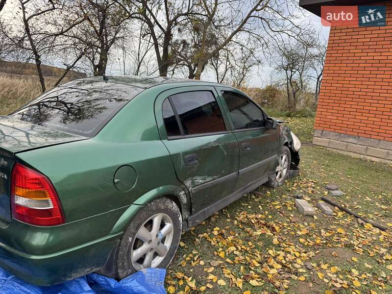 Седан Opel Astra 2004 в Луцке