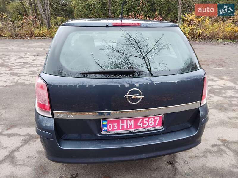 Універсал Opel Astra 2010 в Луцьку