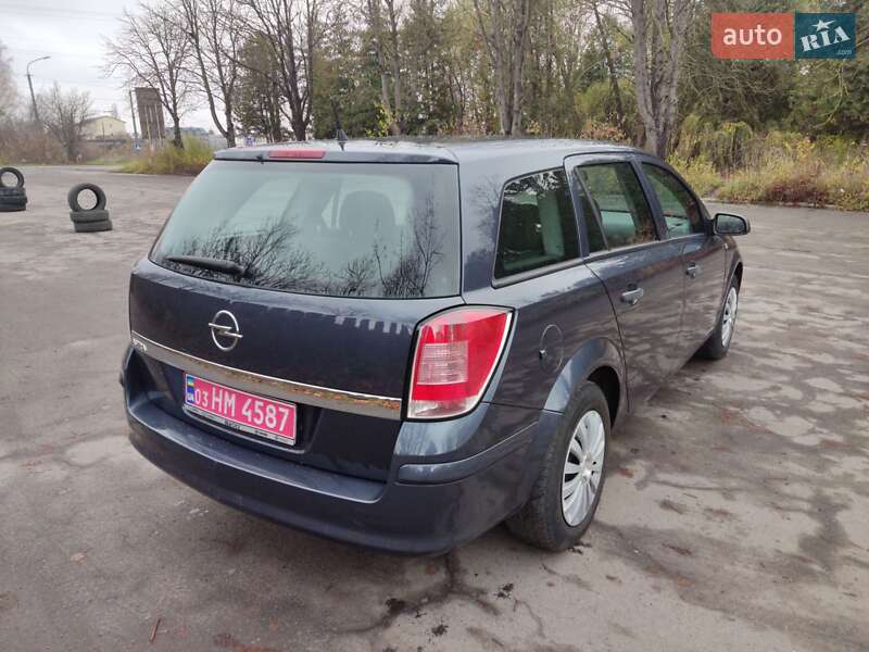 Універсал Opel Astra 2010 в Луцьку