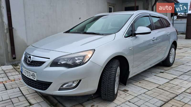 Універсал Opel Astra 2011 в Миргороді