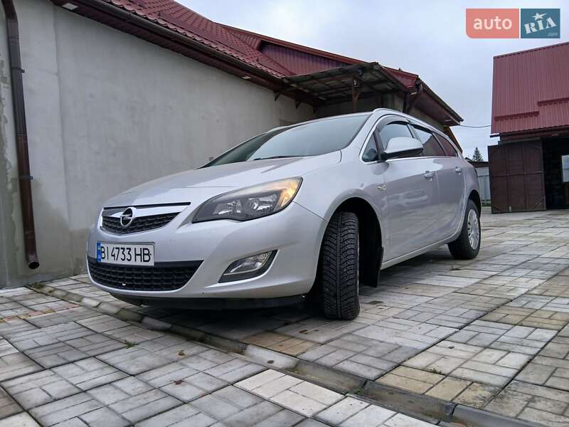 Універсал Opel Astra 2011 в Миргороді