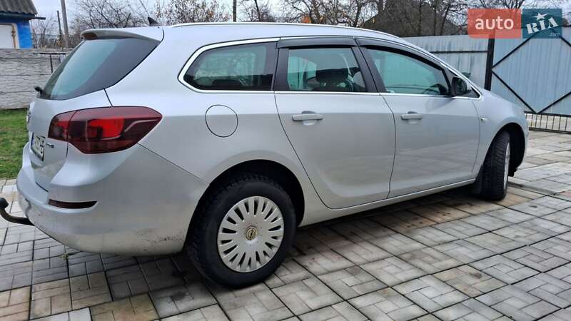 Універсал Opel Astra 2011 в Миргороді