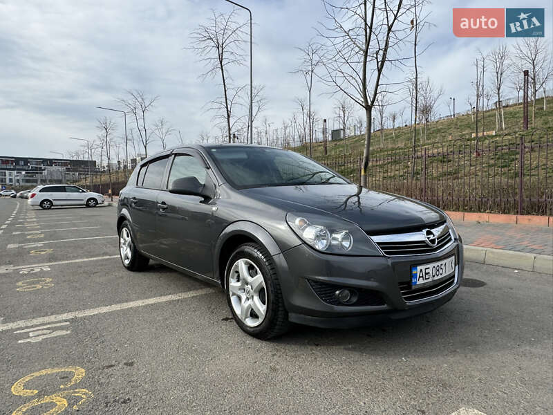 Хэтчбек Opel Astra 2012 в Одессе фото Хэтчбек Opel Astra 2012 в Одессе