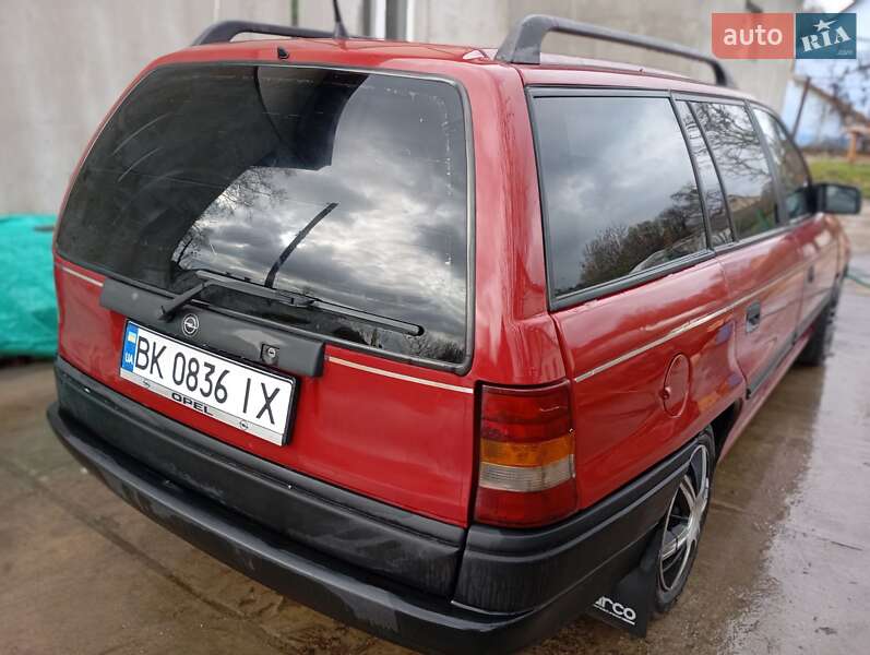 Універсал Opel Astra 1994 в Рівному