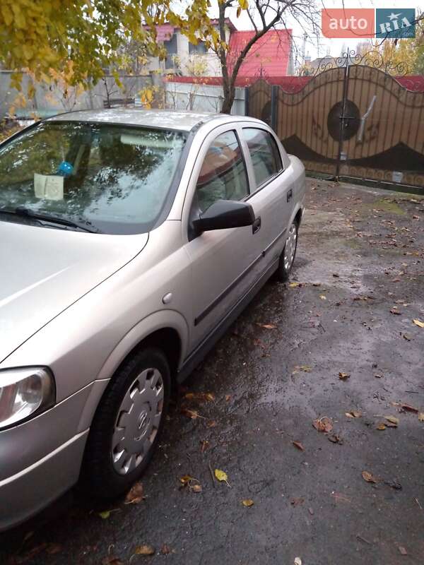 Седан Opel Astra 2008 в Красилове