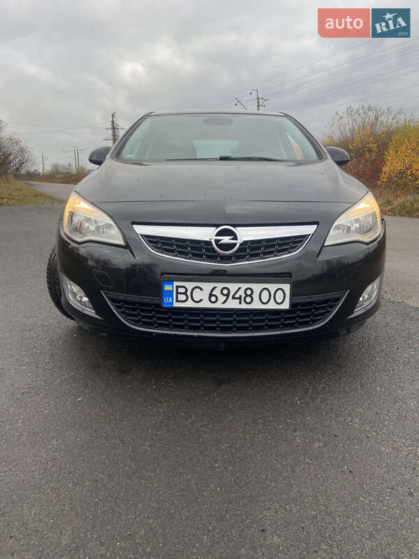 Хэтчбек Opel Astra 2011 в Стрые