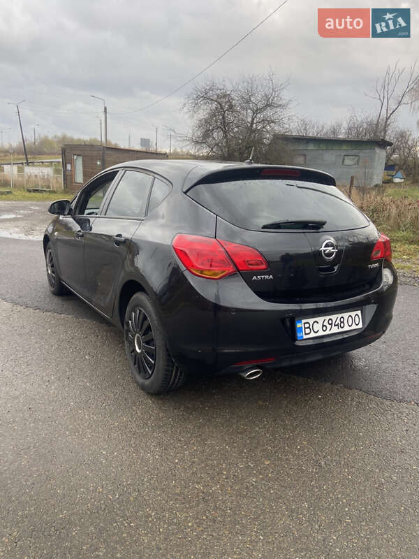 Хэтчбек Opel Astra 2011 в Стрые