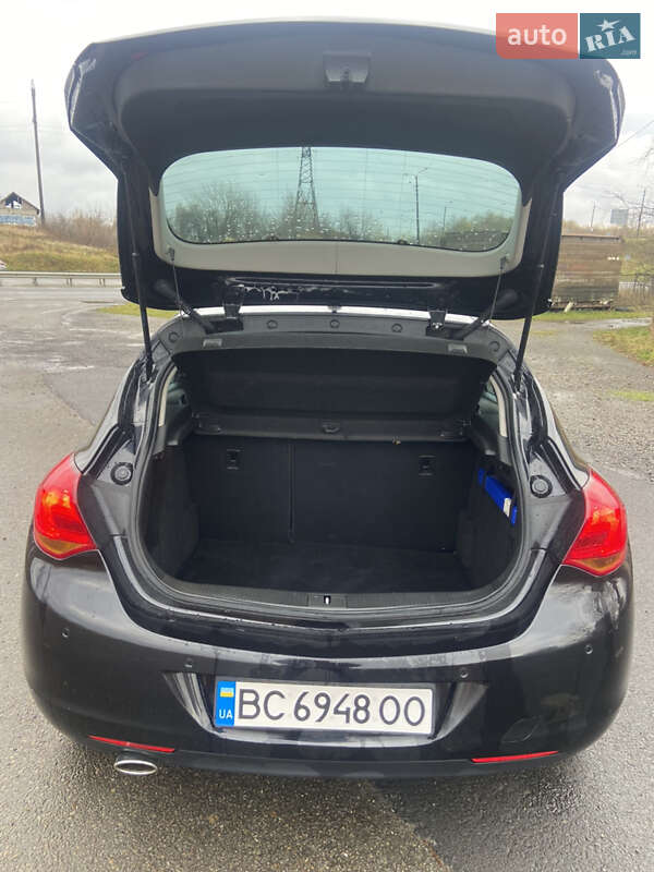 Хэтчбек Opel Astra 2011 в Стрые